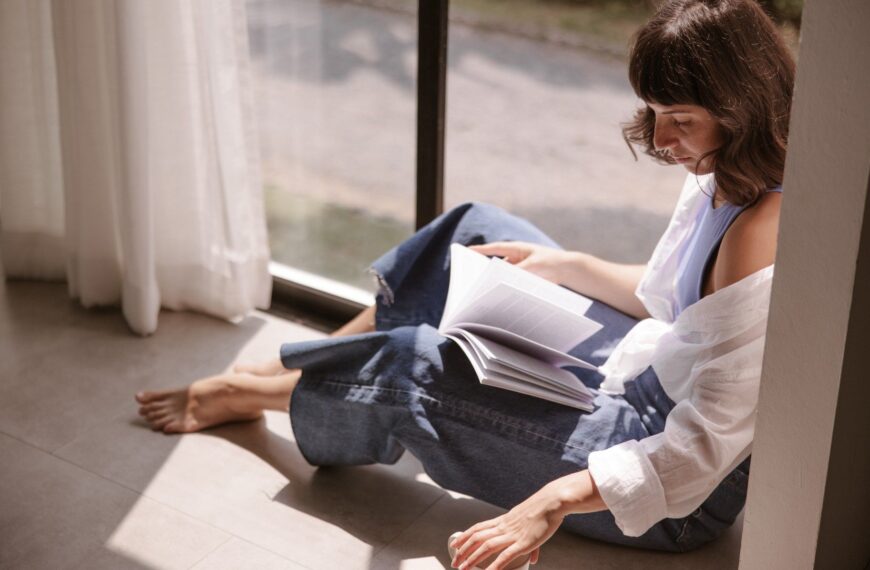 Guía Definitiva: Cómo Escoger Entre Aluminio y PVC Según Clima, Hogar y Confort