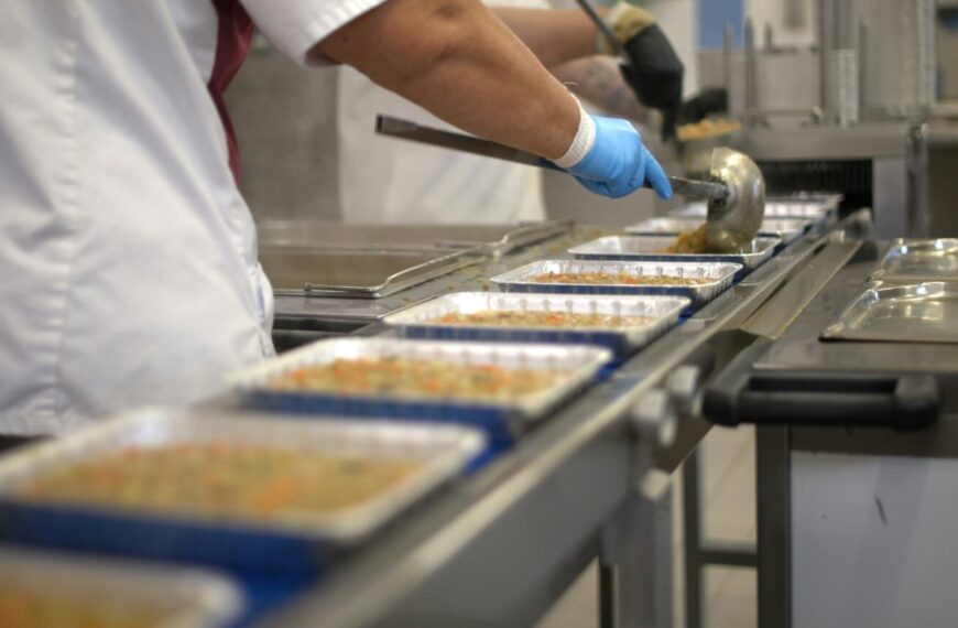 Optimización del Excedente Alimentario: Estrategias para Colectividades en 2026