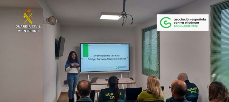 La Guardia Civil de Ciudad Real recibe la primera sesión informativa dirigida por la AECC