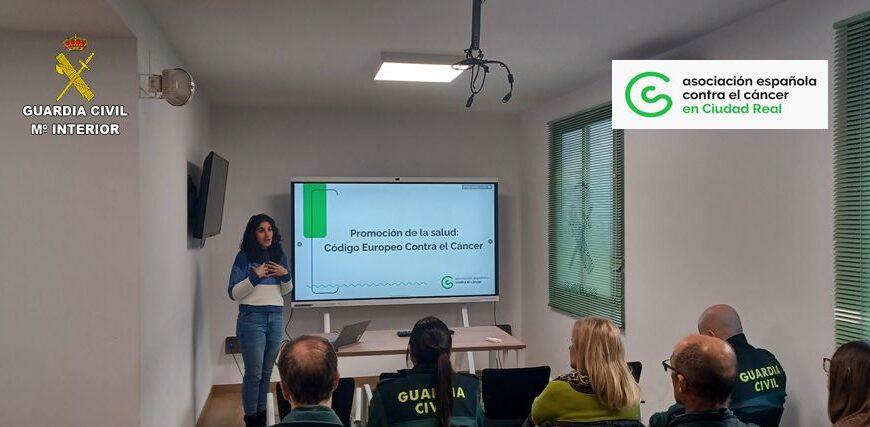 La Guardia Civil de Ciudad Real recibe la primera sesión informativa dirigida por la AECC