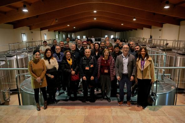 Apoyo del Gobierno Regional al desarrollo del enoturismo en la provincia: ayudas a bodegas y rutas del vino.