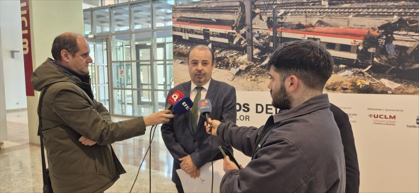 El gobierno de Castilla-La Mancha difunde la memoria del 11m entre los universitarios como ejercicio democrático de responsabilidad