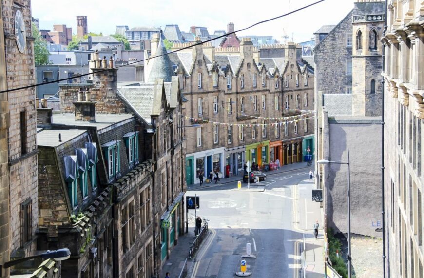 Ahorra en Semana Santa 2026: Destinos Españoles Más Populares y Económicos según KAYAK