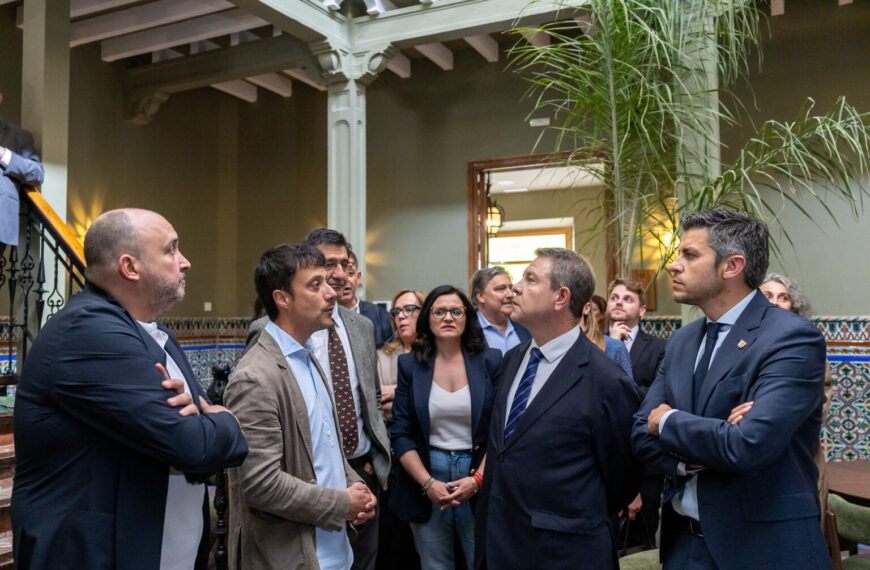 Castilla-La Mancha Lidera el Crecimiento Nacional de Pernoctaciones Hoteleras en Marzo, Según García-Page