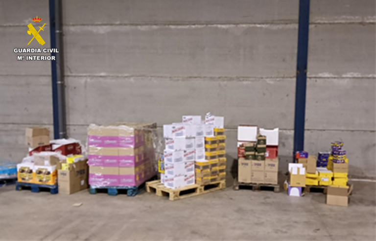 La Guardia Civil desarticula dos grupos criminales tras el robo de un camión cargado de alimentos en Santa Cruz de Mudela
