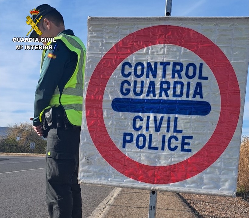 La Guardia Civil detiene en Puerto Lápice a cuatro presuntos miembros de un grupo criminal especializado en robos y estafas en salones de juego