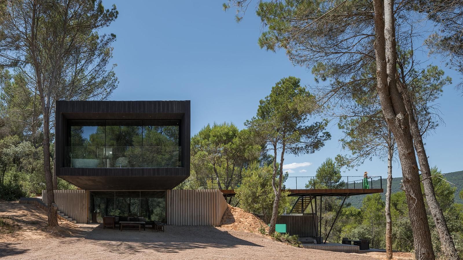 La Casa Embarcadero: Arquitectura en Armonía con el Paisaje