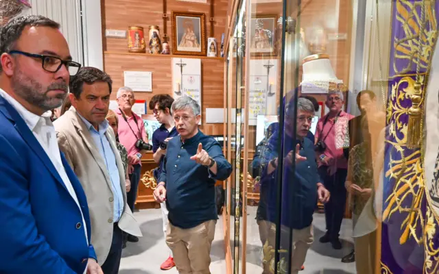 Miguel Ángel Valverde visita la Casa de Hermandad de Jesús de Medinaceli de Tomelloso