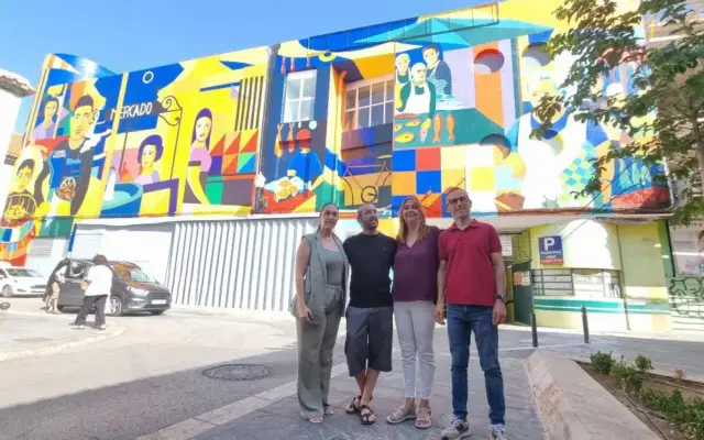 Mural de 16 metros de altura pintado por Rubén Serrano en la fachada del mercado municipal Valcentro de Valdepeñas