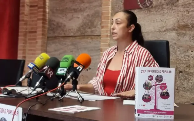 Presentación de la nueva programación de cursos de la Universidad Popular de Valdepeñas para el curso 2026-2027