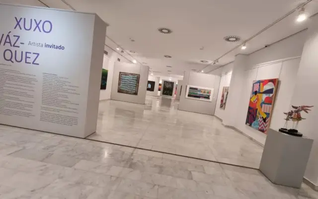 Sala del Centro Cultural La Confianza con obras de la 87 Exposición Internacional de Artes Plásticas