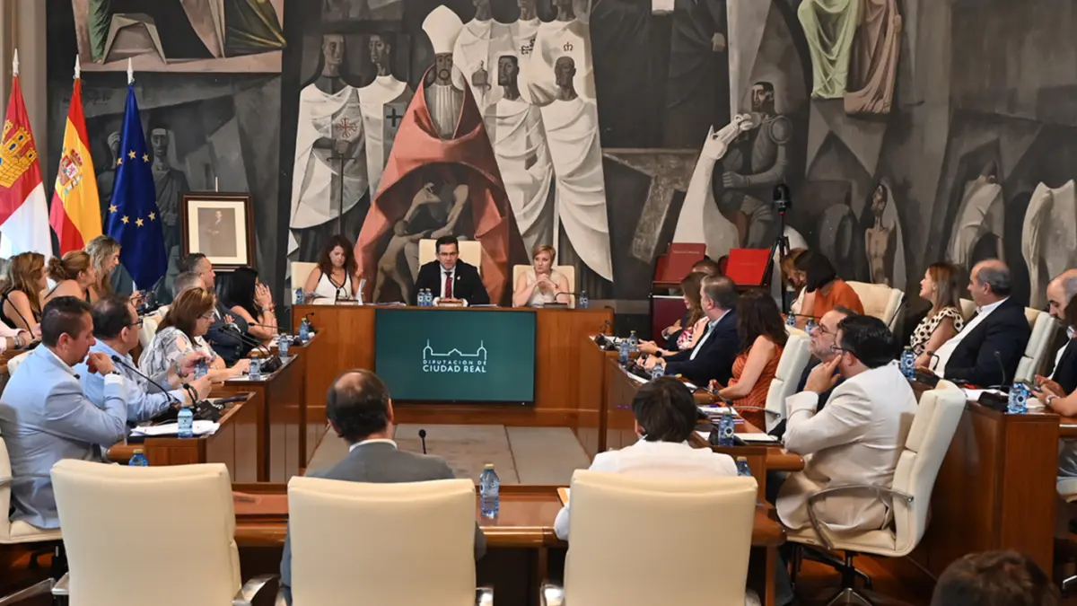 El presidente de la Diputación de Ciudad Real, Miguel Ángel Valverde, durante su intervención en el Pleno ordinario