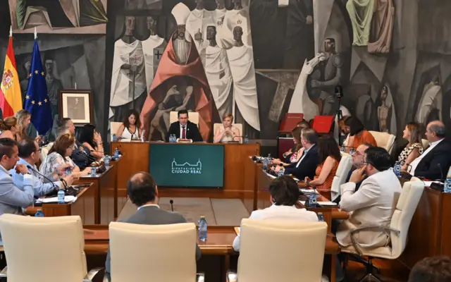 El presidente de la Diputación de Ciudad Real, Miguel Ángel Valverde, durante su intervención en el Pleno ordinario