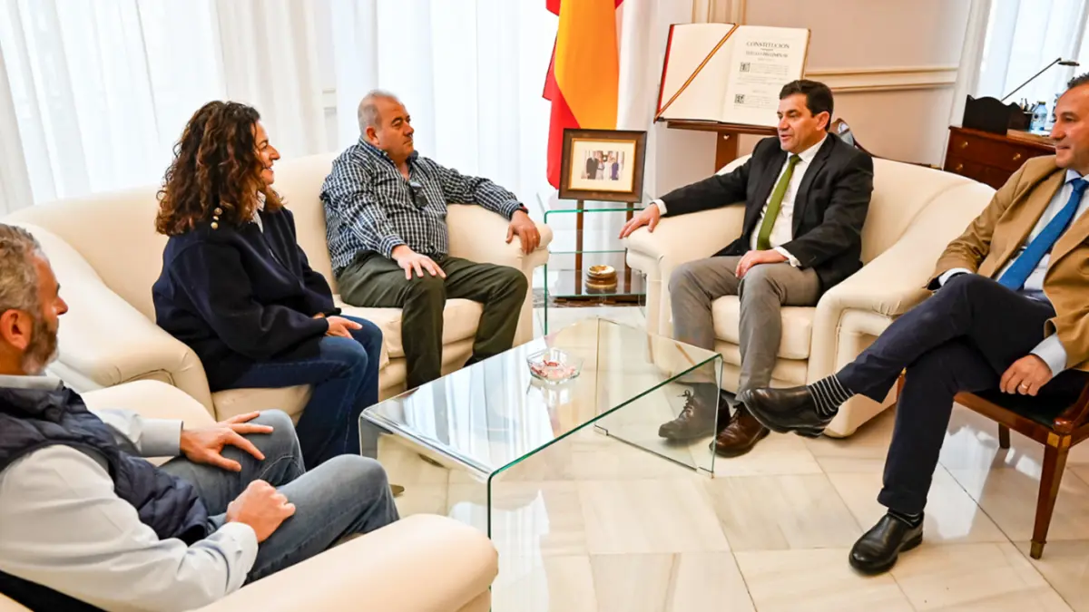 Firma del convenio entre la Diputación de Ciudad Real y la familia del fotógrafo Manuel Herrera Piña