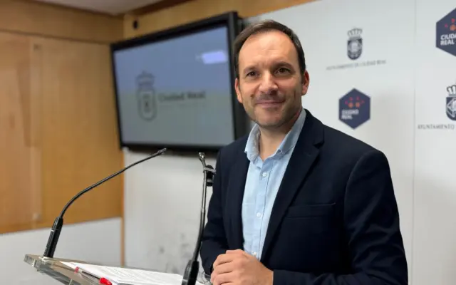 El portavoz municipal Guillermo Arroyo durante la rueda de prensa posterior a la Junta de Gobierno Local