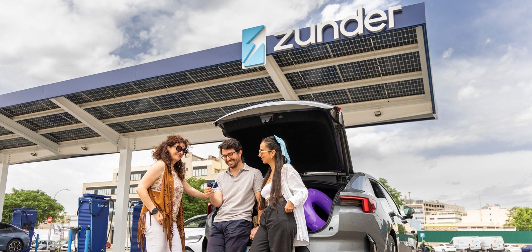 Conduce Hacia el Verano: Claves para un Viaje Épico en Coche Eléctrico