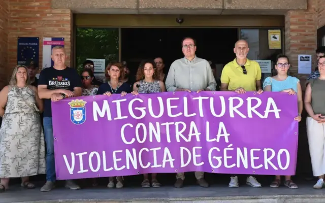 Miguelturra guarda un minuto de silencio contra la violencia de género