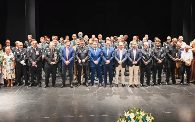 Acto conmemorativo del 160 aniversario de la Policia Local de Moral de Calatrava con el presidente de la Diputacion