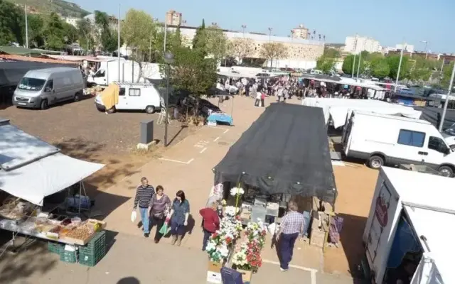 Puestos del mercadillo semanal de Puertollano