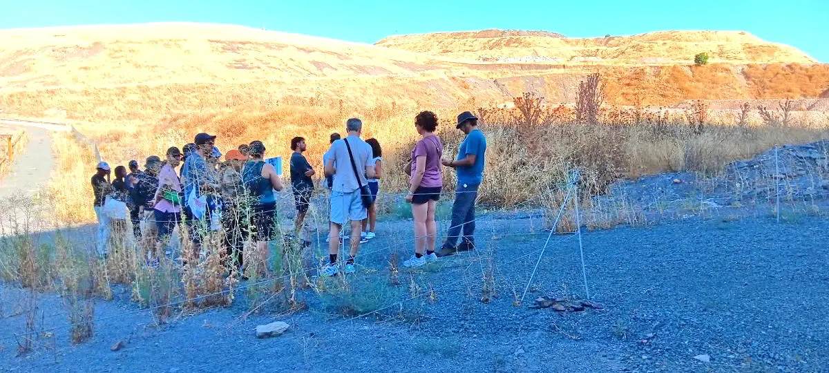 Grupo de visitantes durante una visita guiada al Museo de la Minería de Puertollano