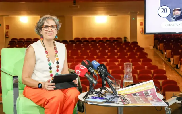 La concejala Cristina Perea presenta la programación cultural de Alcázar de San Juan en el Teatro Emilio Gavira