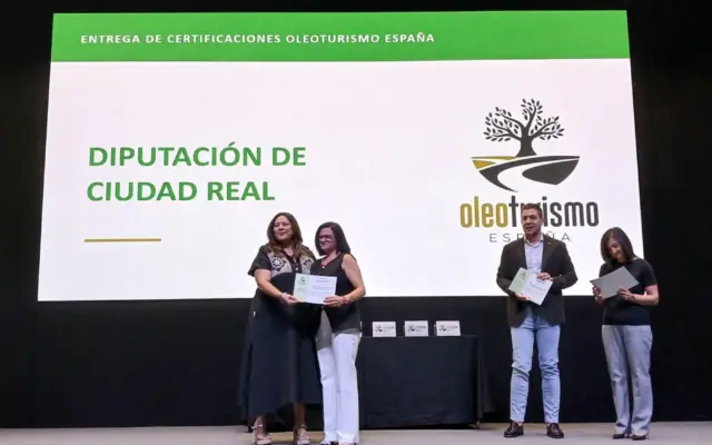 Rocío Zarco recoge en Jaén la certificación de Oleoturismo España para la provincia de Ciudad Real