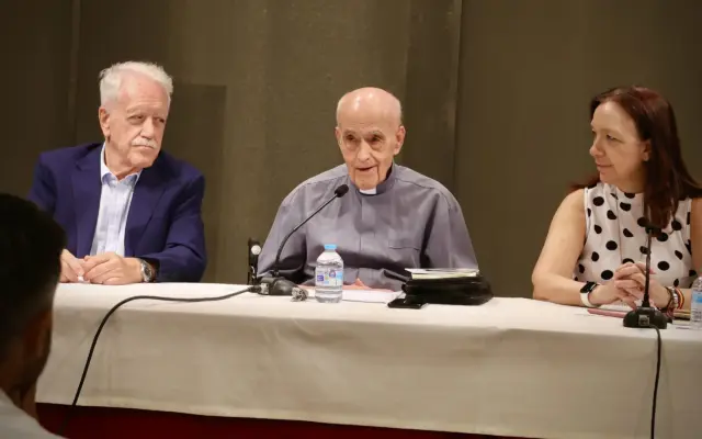 Vicente Manzaneque presenta su libro Navegar contra corriente en el Salón Noble del Ayuntamiento de Alcázar de San Juan