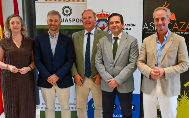 Representantes de federaciones de caza europeas reunidos en Venari, Almagro, junto al presidente de la Diputación de Ciudad Real