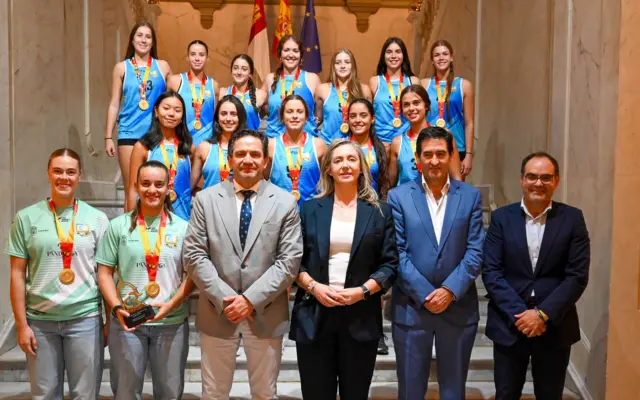 Jugadoras del Beach Caserio Ciudad Real recibidas en el Palacio Provincial