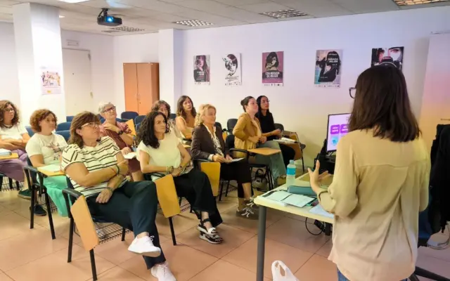 Participantes e impulsoras del programa Ciudad Real Sin Brecha durante la sesión inaugural
