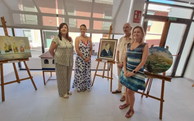 Vanessa Irla en la inauguración de la exposición de pintura de Alfonso García Fernández en el Centro de Mayores de Bonilla, en Valdepeñas