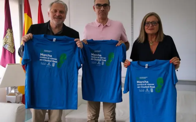 Reunión del alcalde de Ciudad Real y la AECC para presentar la V Carrera Solidaria contra el Cáncer