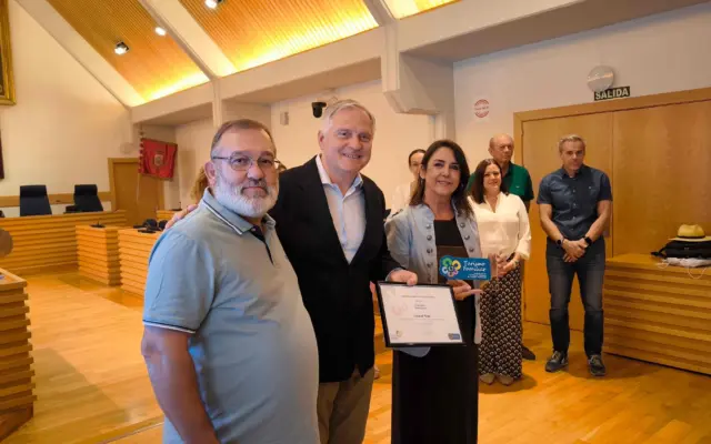 Entrega del sello de turismo familiar al Ayuntamiento de Ciudad Real