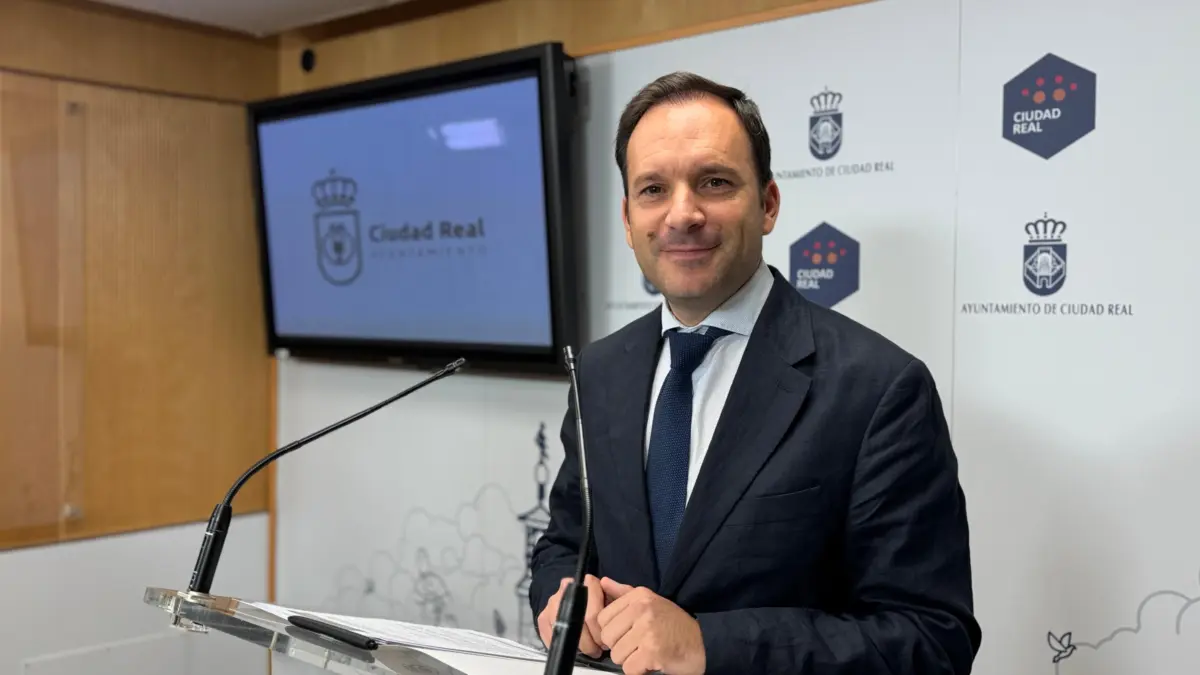 Guillermo Arroyo, portavoz del Ayuntamiento de Ciudad Real, en rueda de prensa