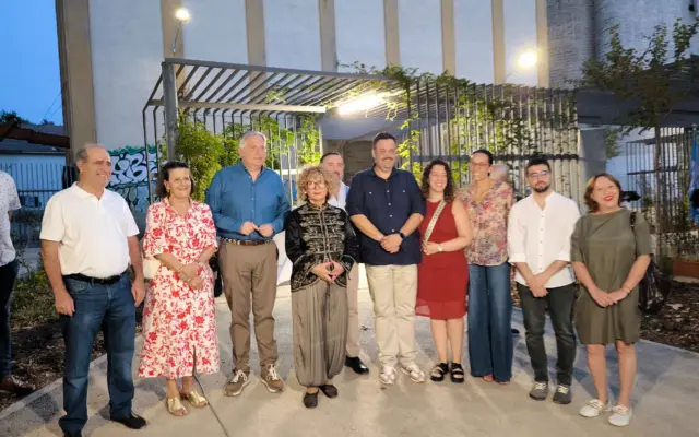 Vecinos y representantes municipales en el acto de inauguración de la primera fase de los silos del barrio de Los Ángeles