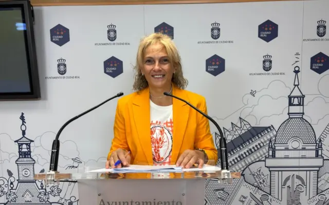 La concejal de Educación de Ciudad Real, María José Escobedo, durante la presentación de las 430 plazas de las Escuelas Municipales