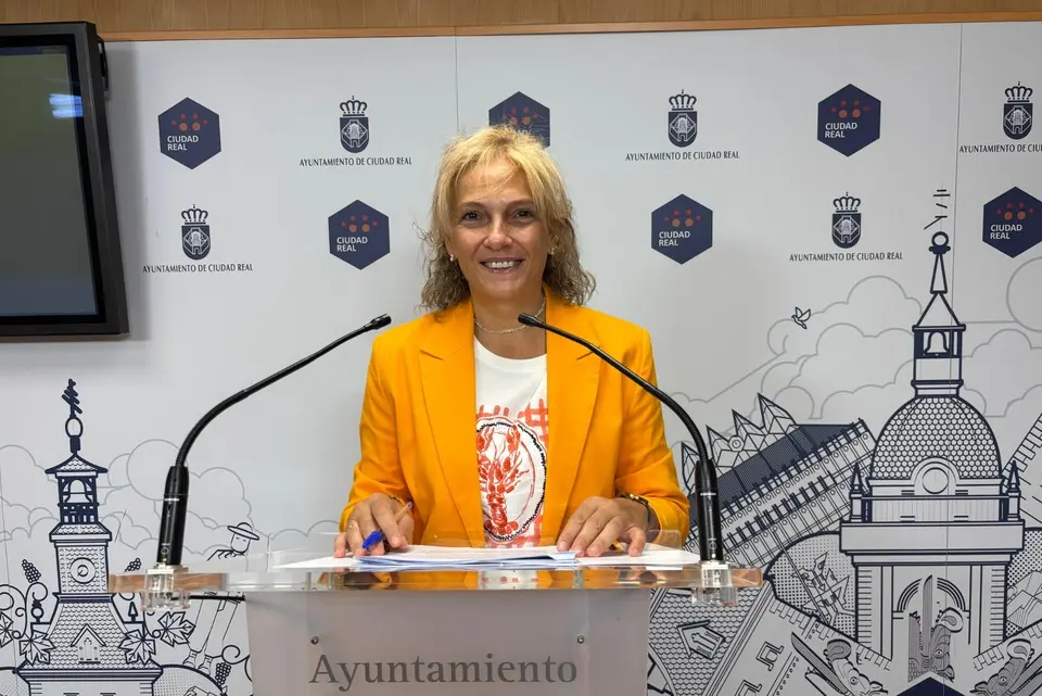 La concejal de Educación de Ciudad Real, María José Escobedo, durante la presentación de las 430 plazas de las Escuelas Municipales