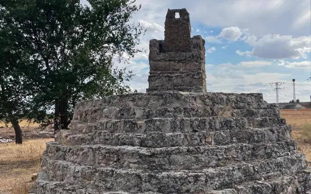 La Silla de Sancho, antiguo trono de piedra de la Orden de Sancho Panza en Alcázar de San Juan