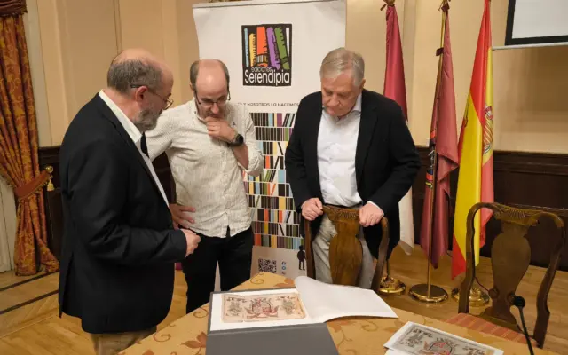 Acto de homenaje a los autores de la colección Ciudad Real Ensayo en el Antiguo Casino