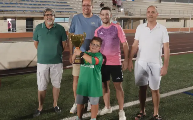 Jugadores del CD Miguelturreño en el Trofeo de Fútbol Villa de Miguelturra