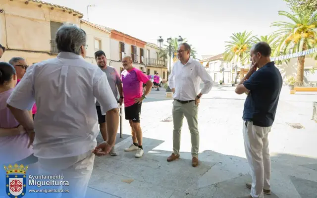 Jugadores del CD Miguelturreño durante la ofrenda floral a la Virgen de la Estrella