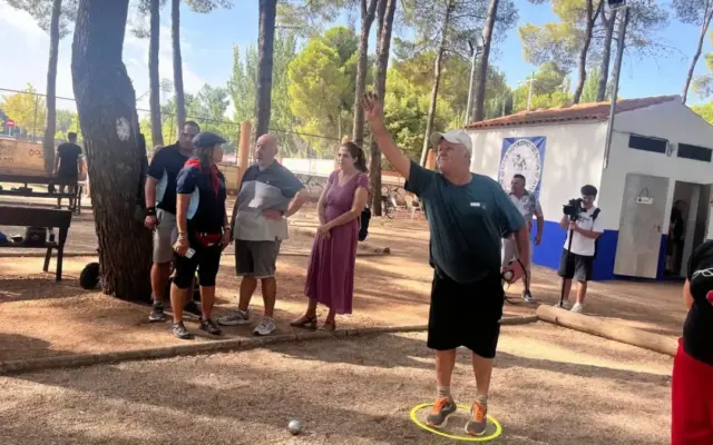 Jugadores de petanca durante el IV Trofeo de la Feria de Alcázar de San Juan en el Parque Alces