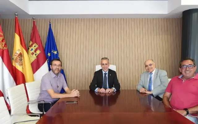 El alcalde Miguel Ángel Ruiz recibe a los nuevos responsables de la Casa y el Colegio Salesianos de Puertollano