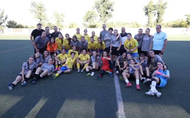 Entrega de trofeos del XVI Trofeo de Ferias de Fútbol Femenino entre el CD Independiente Alcázar y el Aranjuez CFF