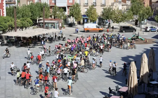 Estudiantes de institutos de Alcázar de San Juan participan en una marcha ciclista por la Semana Europea de la Movilidad