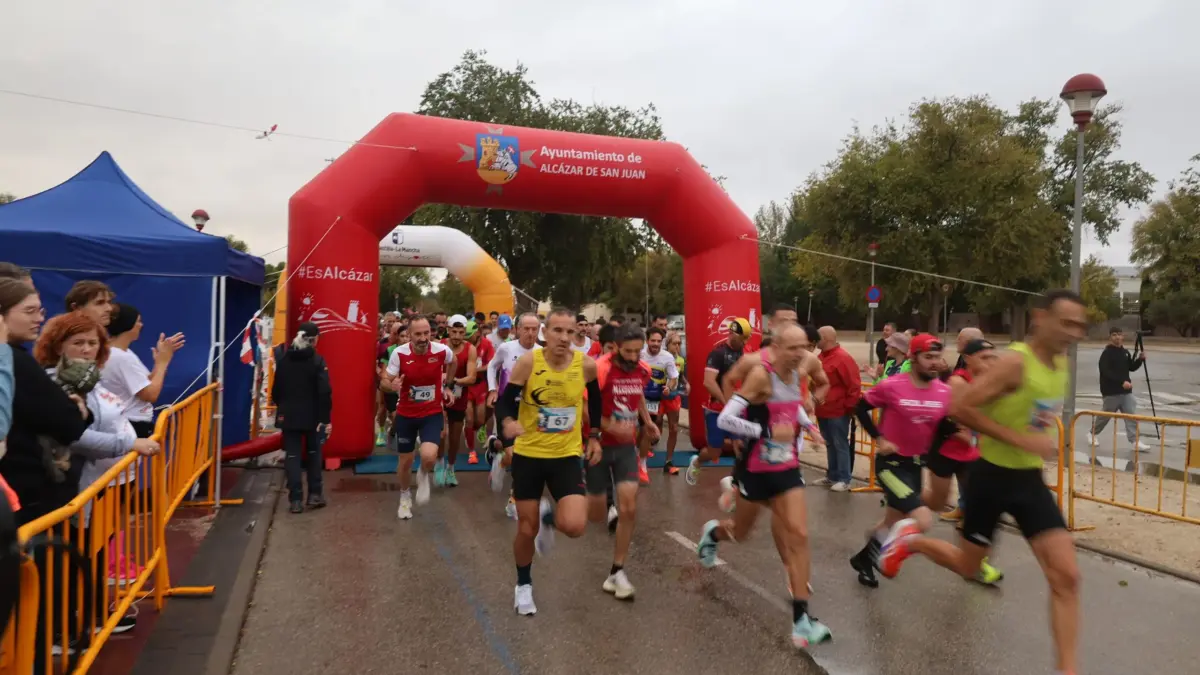 Corredores en la Media Maratón Memorial Mariano Rivas Riojano en Alcázar de San Juan