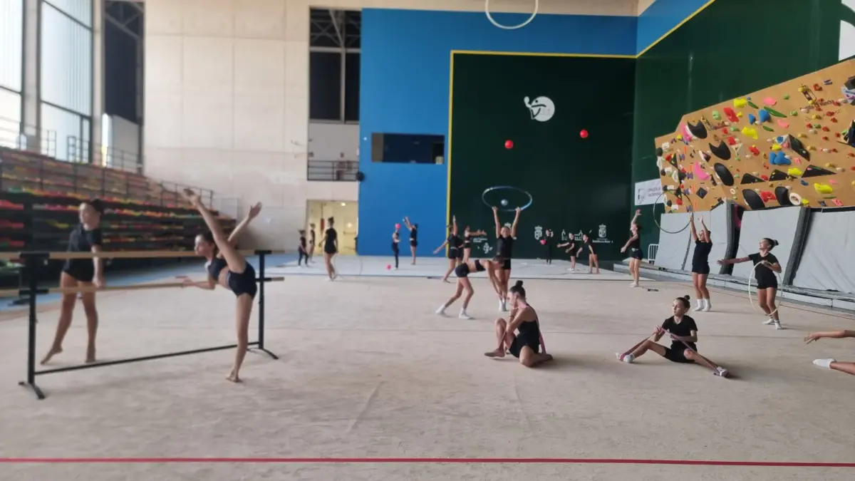 Alumnas de gimnasia rítmica en las Escuelas Deportivas Municipales de Valdepeñas