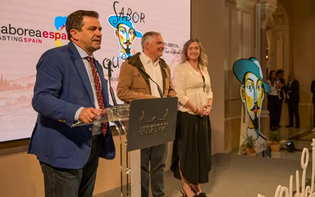 Miguel Ángel Valverde recibe en el Palacio Provincial a los participantes de las IV Jornadas de Destinos Turísticos Enogastronómicos de Saborea España