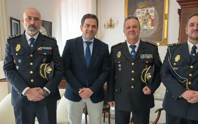 El presidente de la Diputacion de Ciudad Real recibe a Jose Alberto Camacho tras su nombramiento como jefe superior de Policia de Castilla-La Mancha