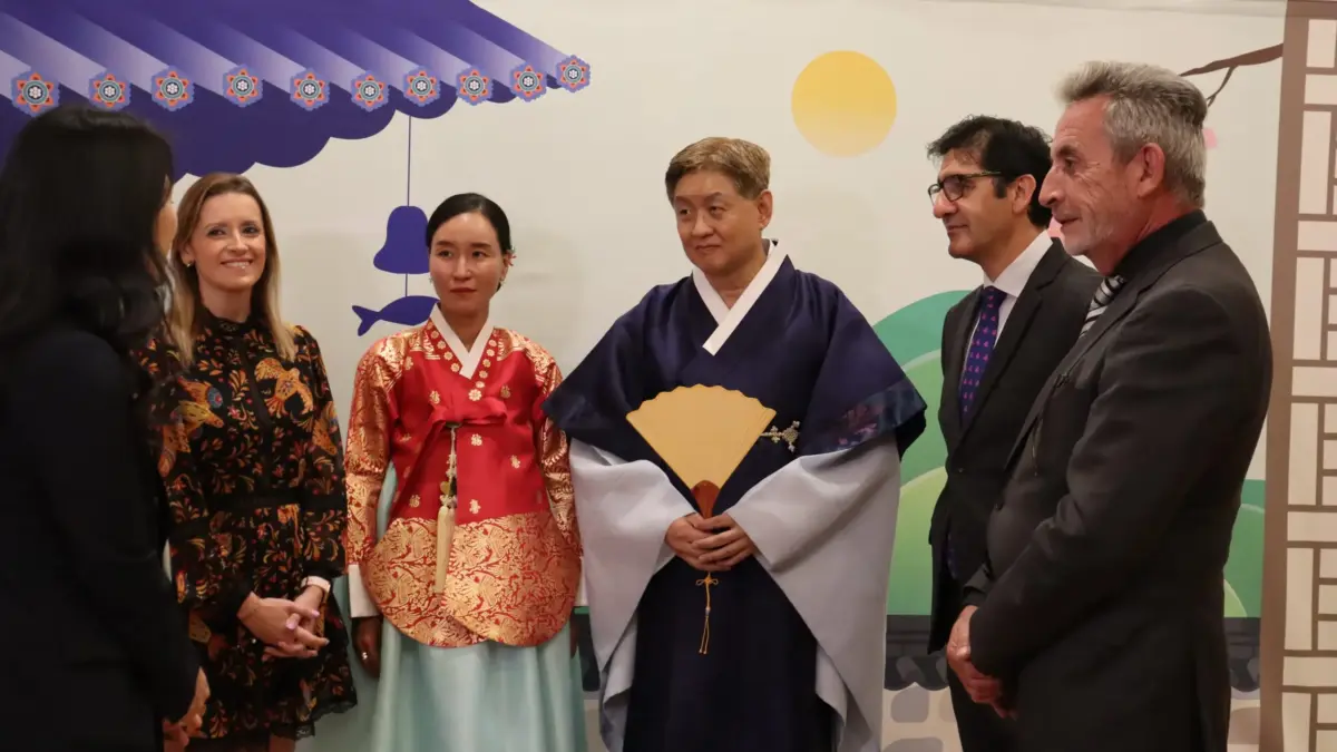 Representantes de Valdepeñas y Castilla-La Mancha en la recepción de la Embajada de Corea en Madrid